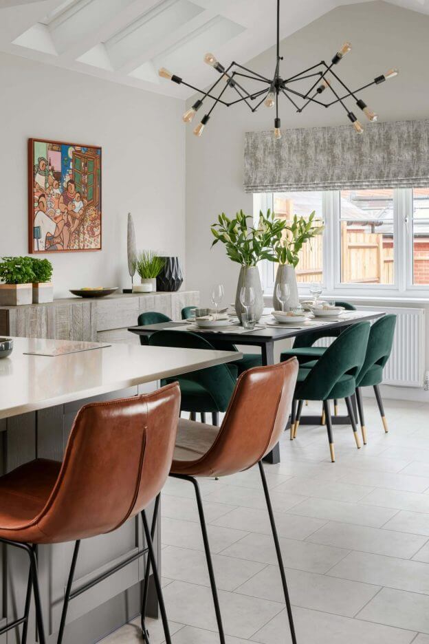 Dining Room in Modern Kitchen